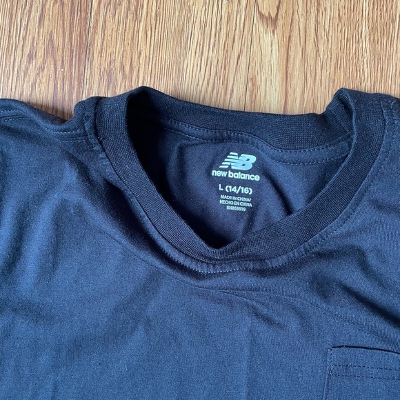 New Balance Black T-Shirt - Picture 4 of 11